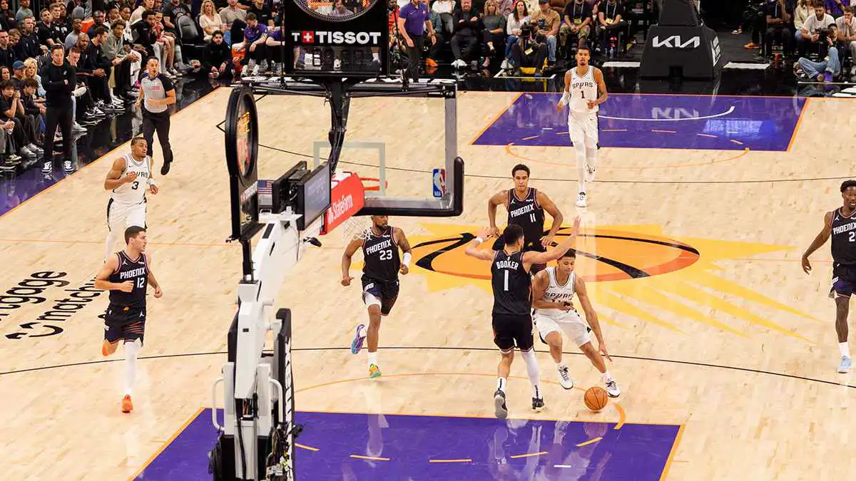 NBA.. صنز يحد من خطورة ويمبانياما ويكبّد سبيرز أول خسارة في الموسم