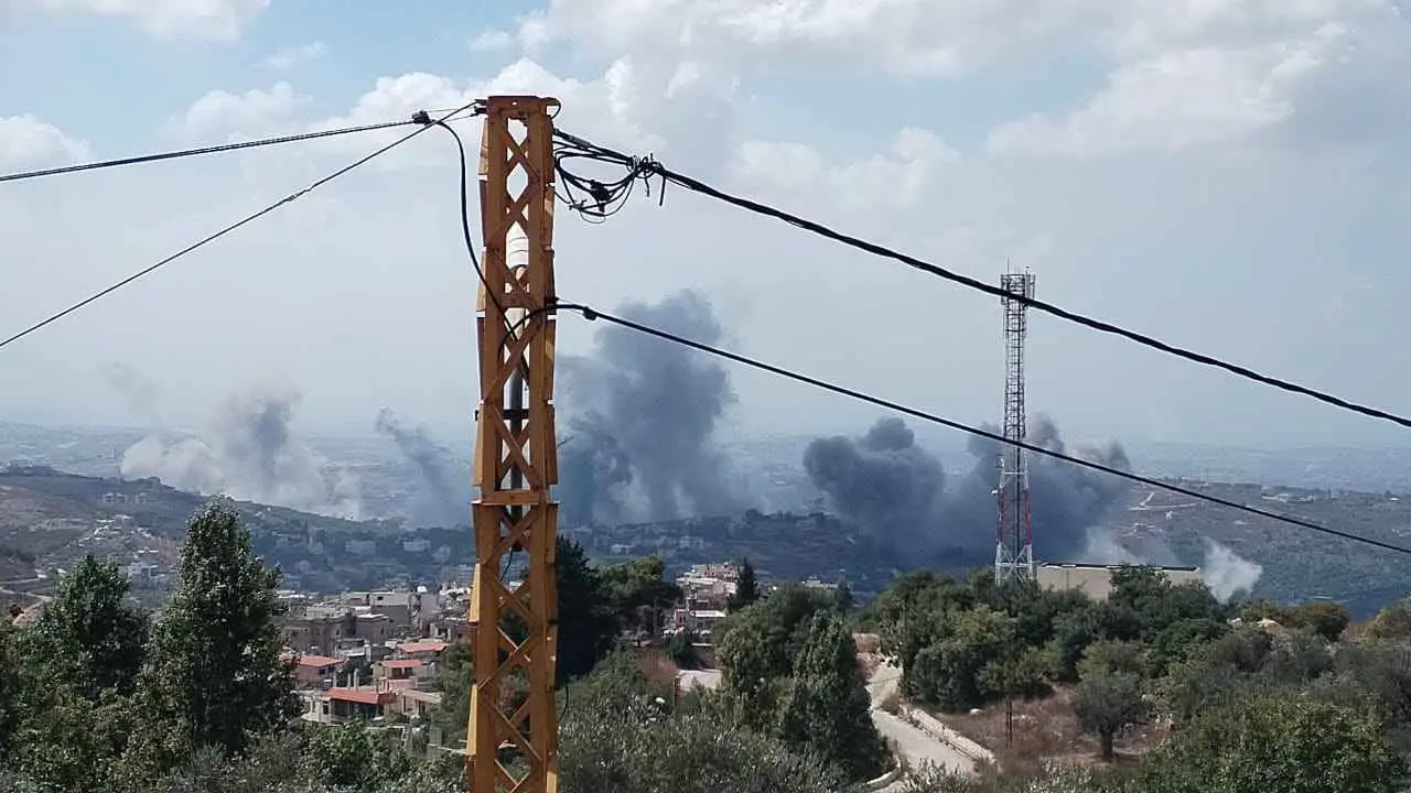 مقتل 5 من أسرة لبنانية بغارة إسرائيلية على "عين قانا"