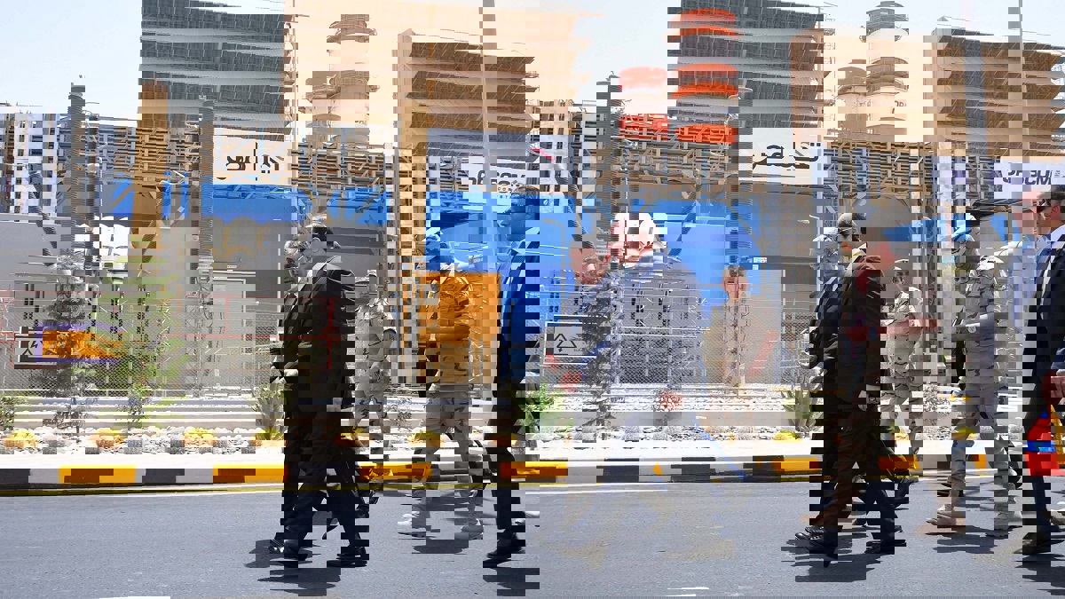 مصر.. السيسي يطالب بطرح شركات الجيش في البورصة