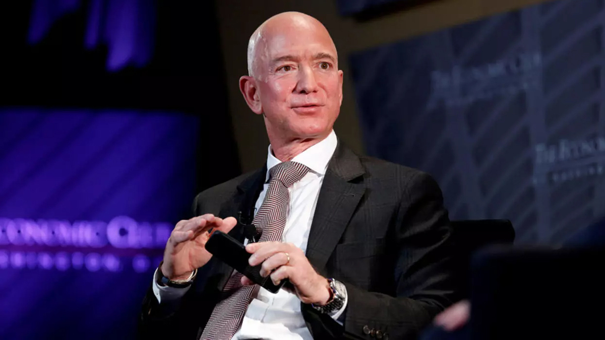 جيف بيزوس يعتزم التنحي عن منصبه في أمازون