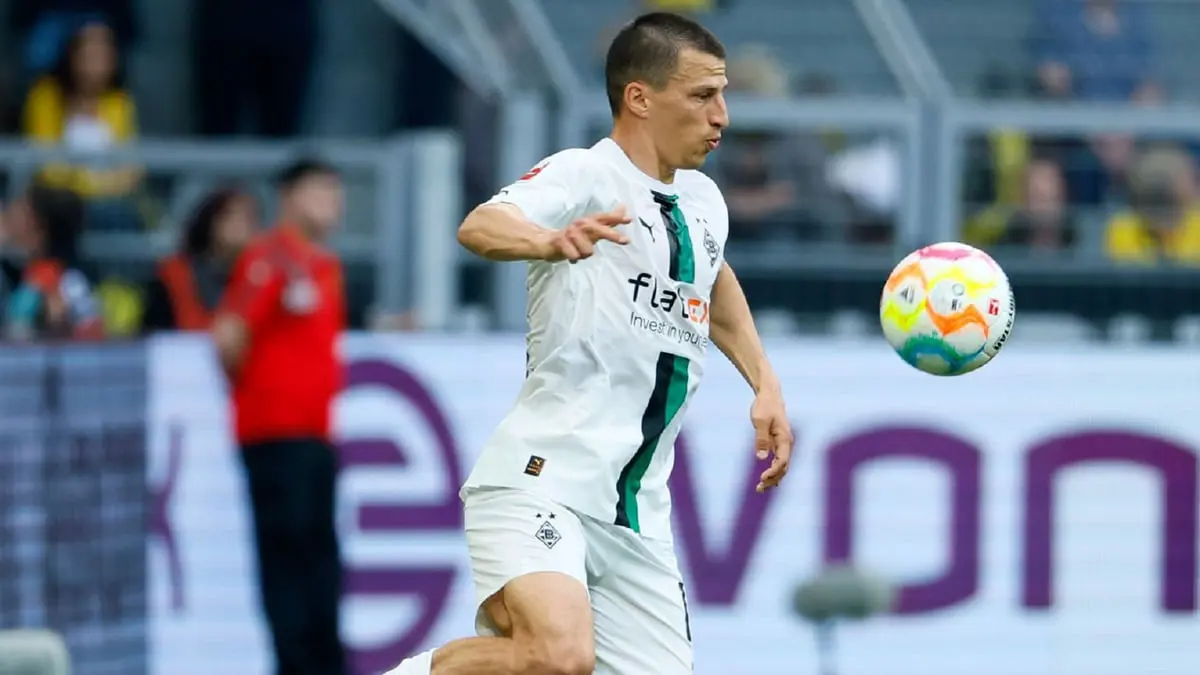 بروسيا مونشنغلادباخ يعلن إصابة مدافعه ستيفان لاينر بسرطان الدم