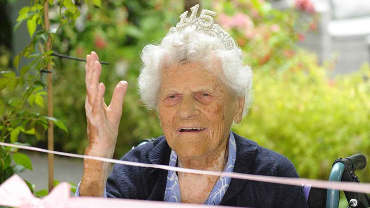 ليس بالخبز الأسمر أو الرياضة.. كيف بلغت هذه المرأة 115 عاماً؟