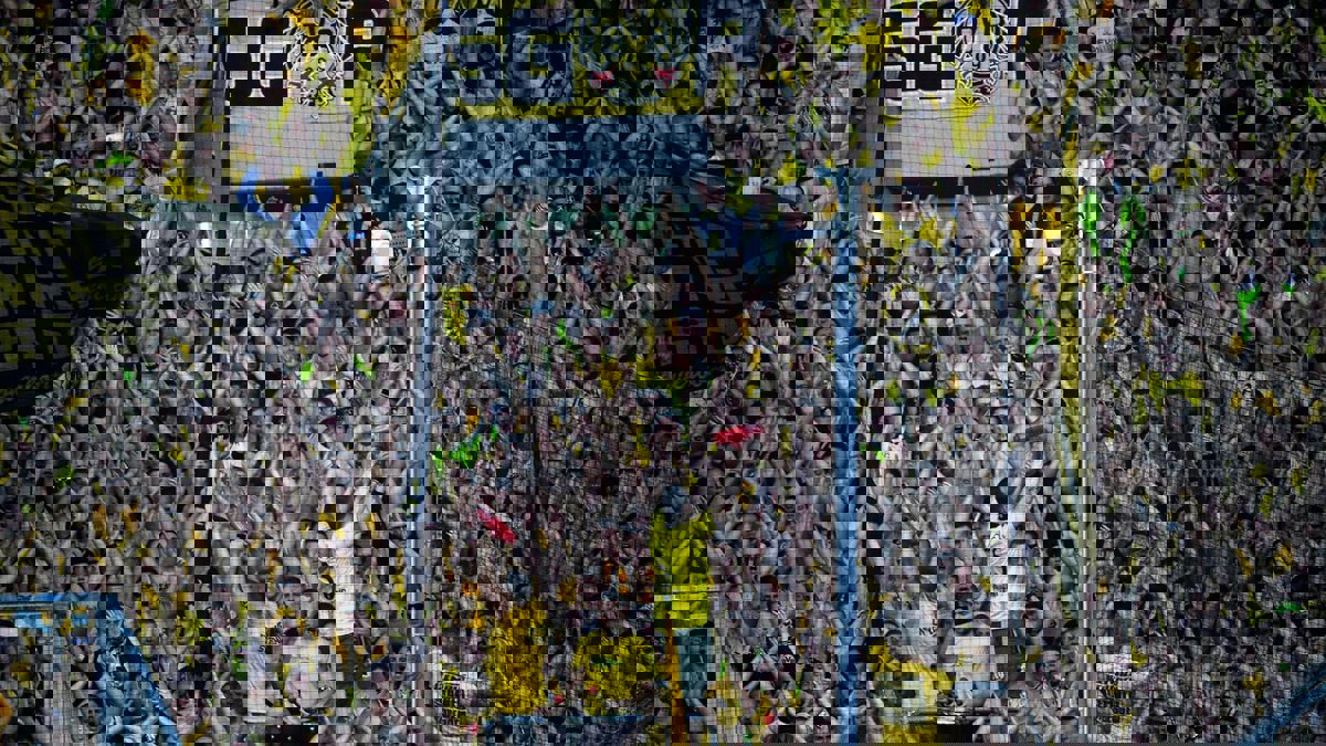 حرمان جماهير بروسيا دورتموند من مؤازرة فريقها أمام هوفنهايم لمدة موسمين