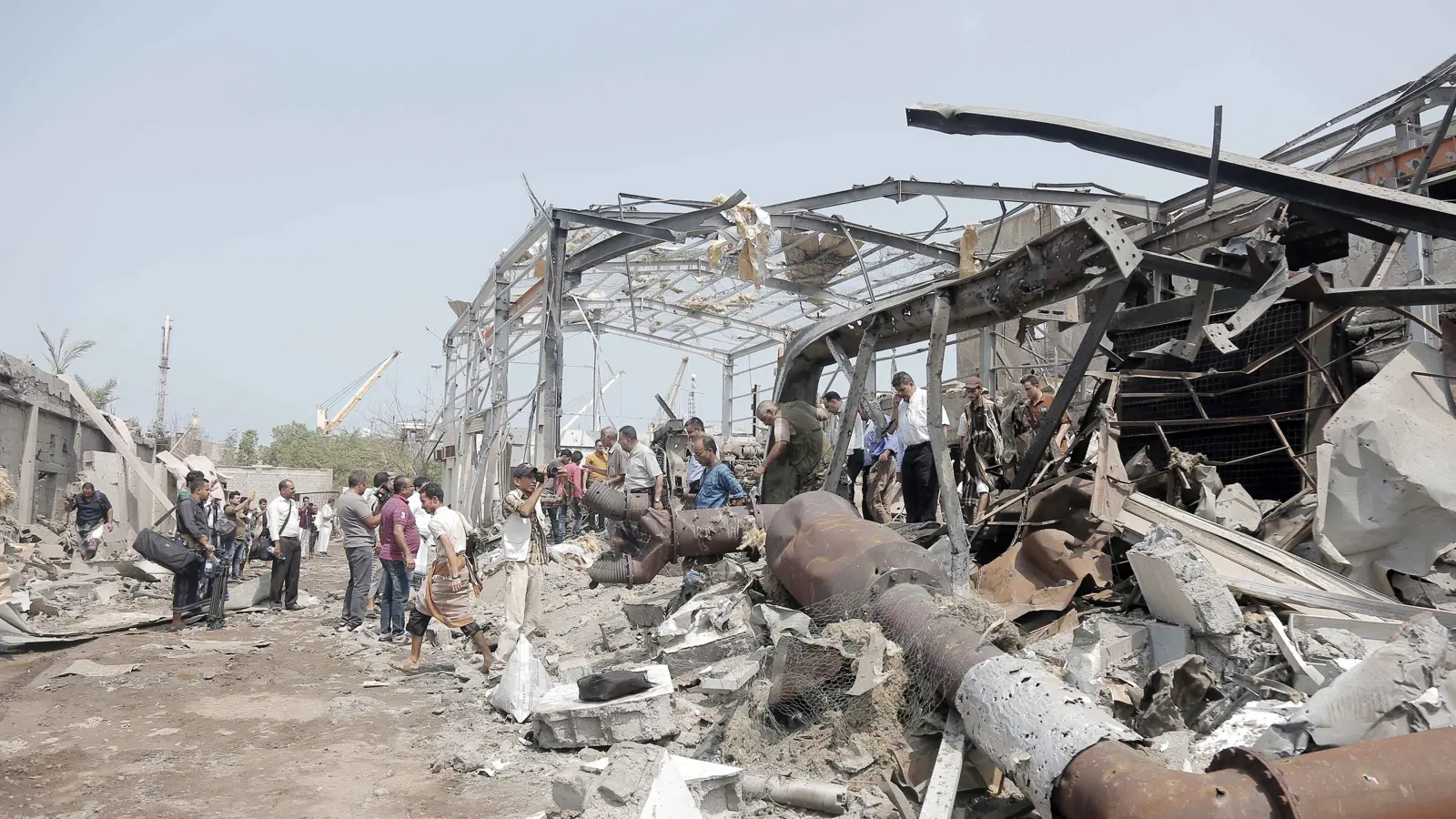 "يخفض سعة الموانئ".. تعليق أممي على التصعيد بين إسرائيل والحوثيين