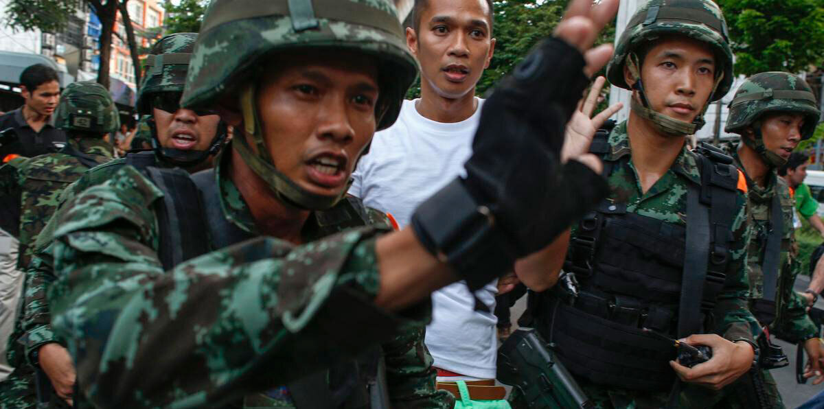 شرطة تايلاند: متشددون فخخوا سيارتين مسروقتين