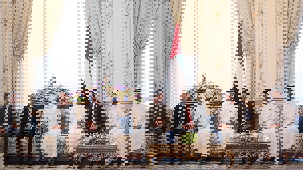 محمد بن زايد يبحث مع سعد الحريري تطورات المنطقة