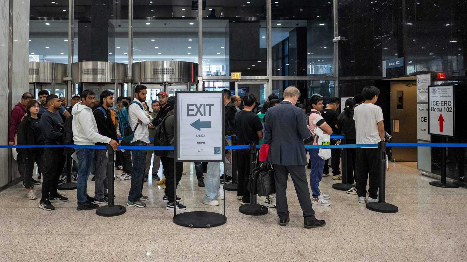 البنتاغون يوافق على استخدام قاعدة في شيكاغو لمكافحة المهاجرين