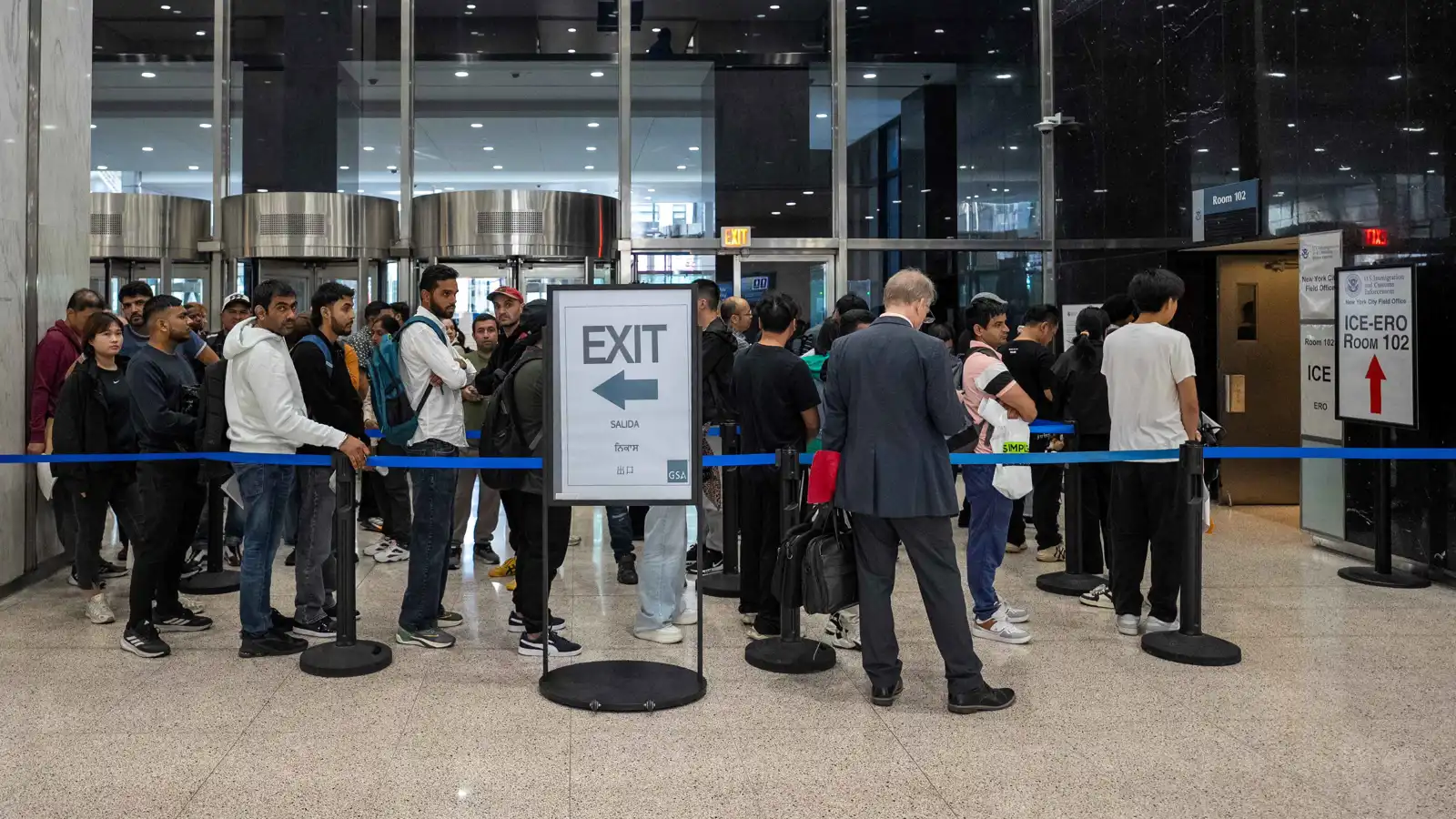 البنتاغون يوافق على استخدام قاعدة في شيكاغو لمكافحة المهاجرين