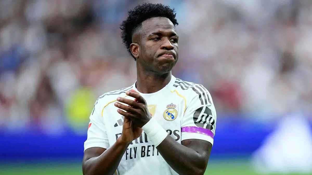 أول رد من فينيسيوس بشأن اتهامه بالتسبب في إقالة تشابي ألونسو 