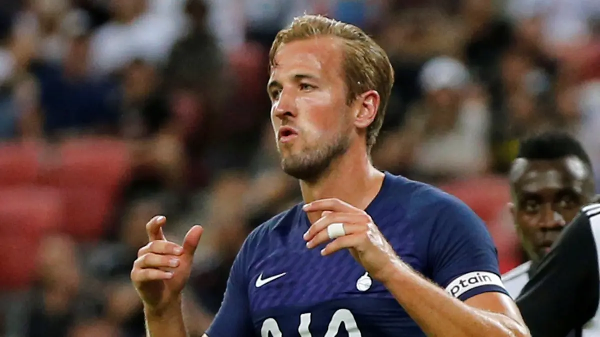 هاري كين نجم توتنهام يسجل هدفًا من منتصف الملعب ضد يوفنتوس في وقت قاتل (فيديو)