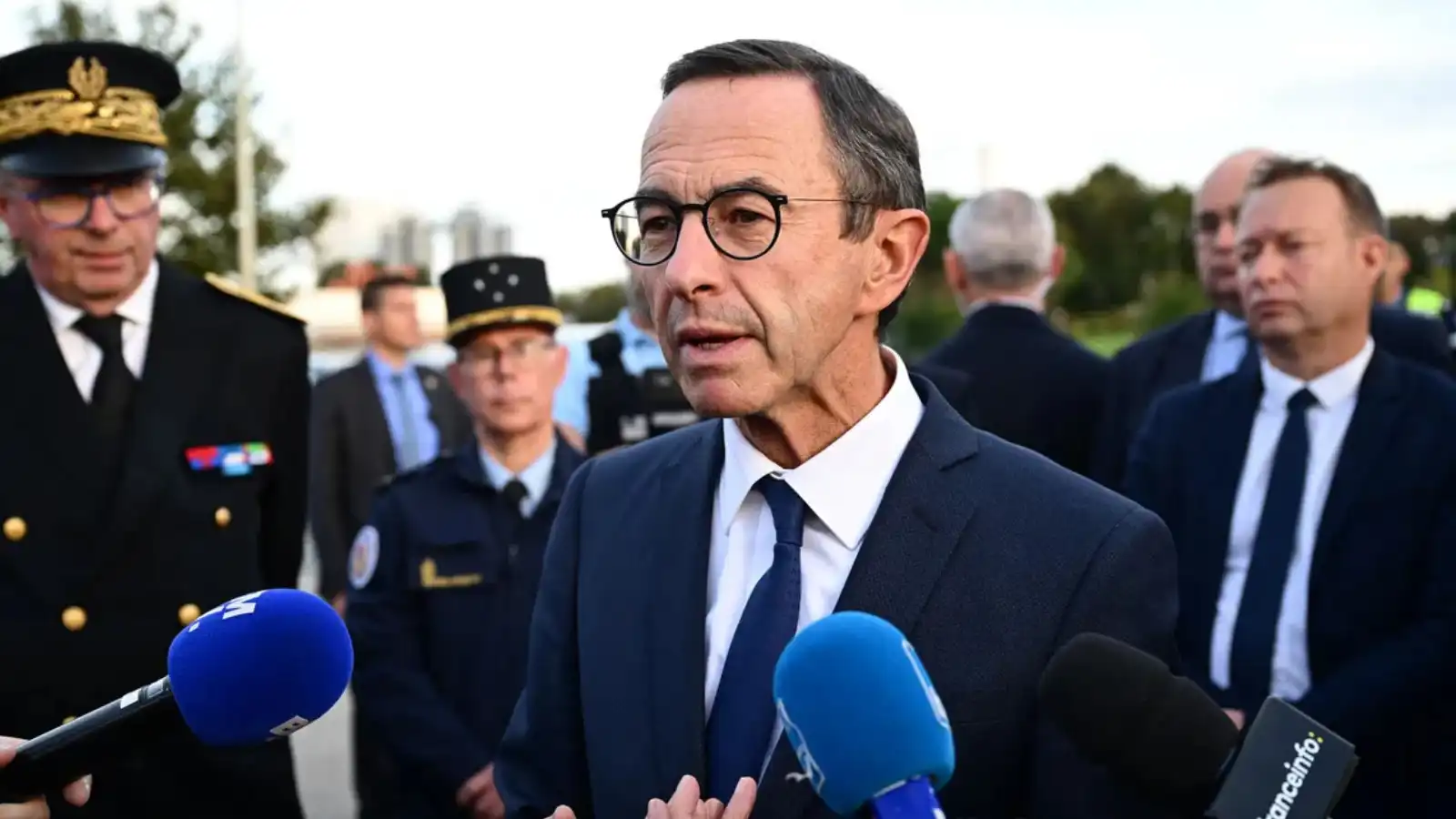 الأقصر في الجمهورية الخامسة.. ليكورنو يقدم استقالته وماكرون يقبلها