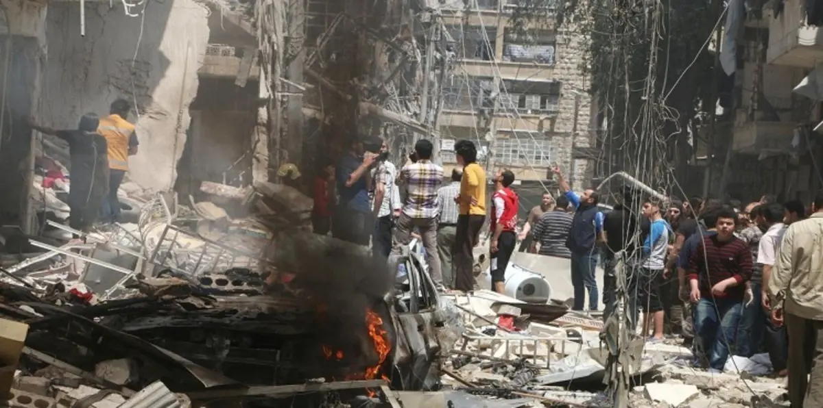 طائرات روسية وسورية تقصف مخيمًا في حلب استردته المعارضة