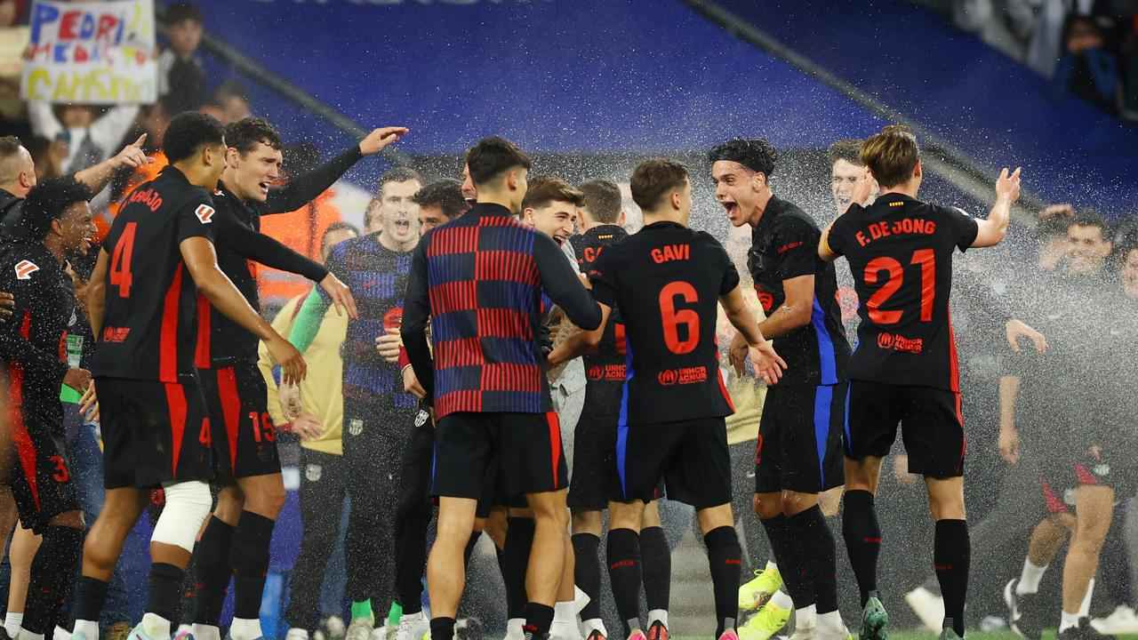 ليست المرة الأولى.. لماذا منع إسبانيول برشلونة من الاحتفال في ملعبه؟ (فيديو)