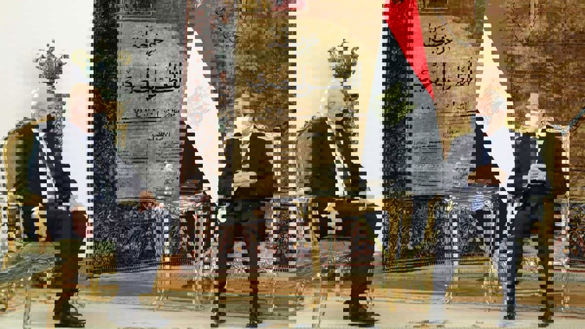 السيسي يؤكد دعم مصر "الكامل" للحكومة اللبنانية