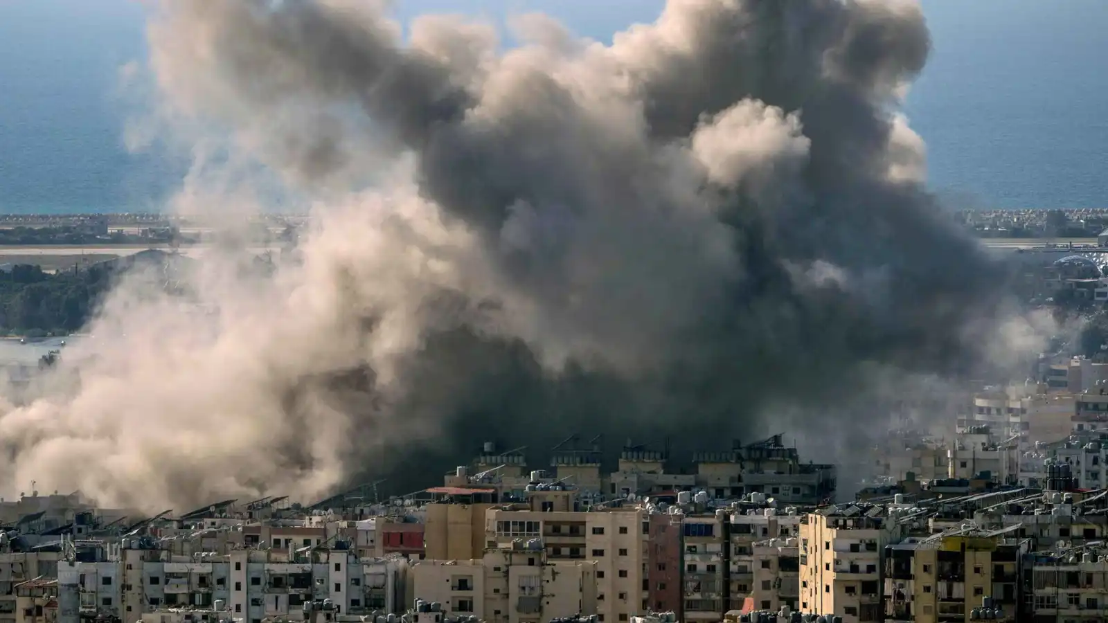 لبنان.. غضب واتهامات لحزب الله بـ"جرّ البلاد" إلى الحرب