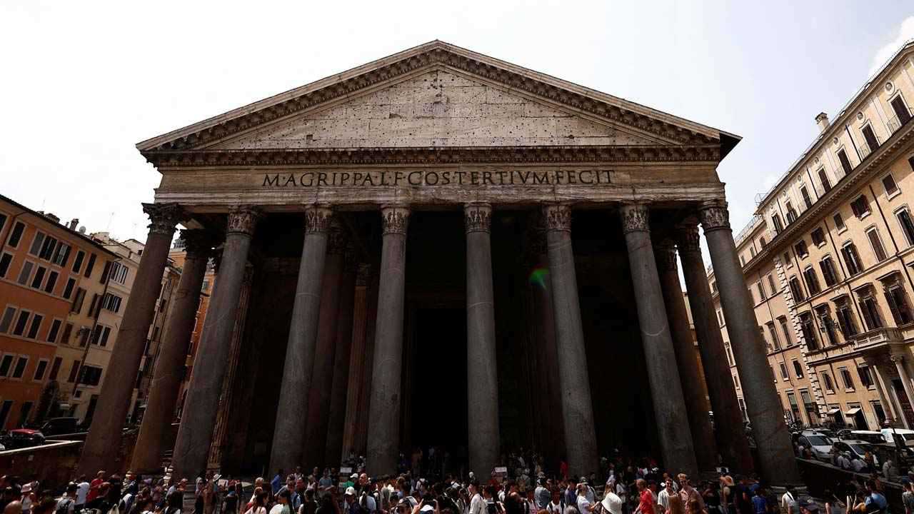 وفاة سائح أمام ابنته بعد سقوطه من "معلم تاريخي" في روما