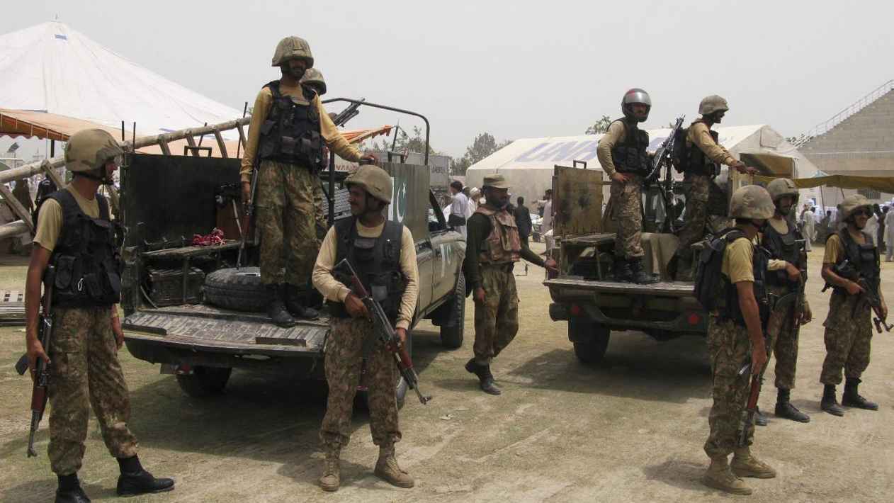 مقتل 8 جنود إثر هجومين غرب باكستان على حدود أفغانستان