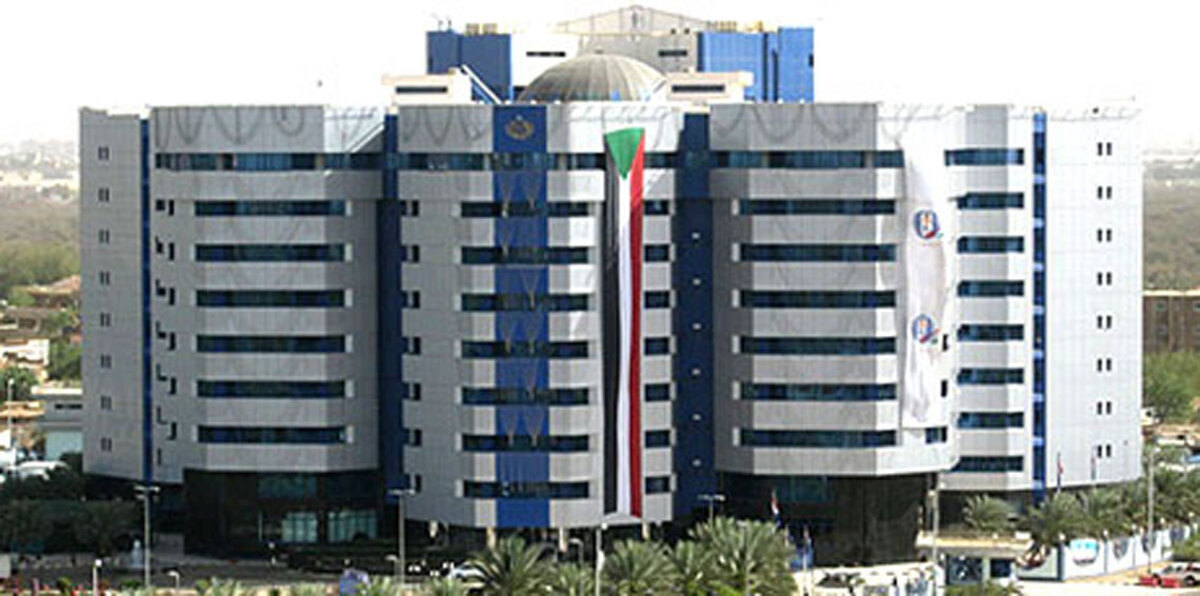 المركزي السوداني يتخذ قرارًا مفاجئًا بشأن الأرصدة المجمدة بسبب الحظر الأمريكي