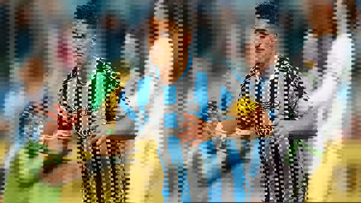 لويس سواريز يسجل هدفًا لغريميو رغم حاجته لزراعة طرف صناعي في الركبة (فيديو)