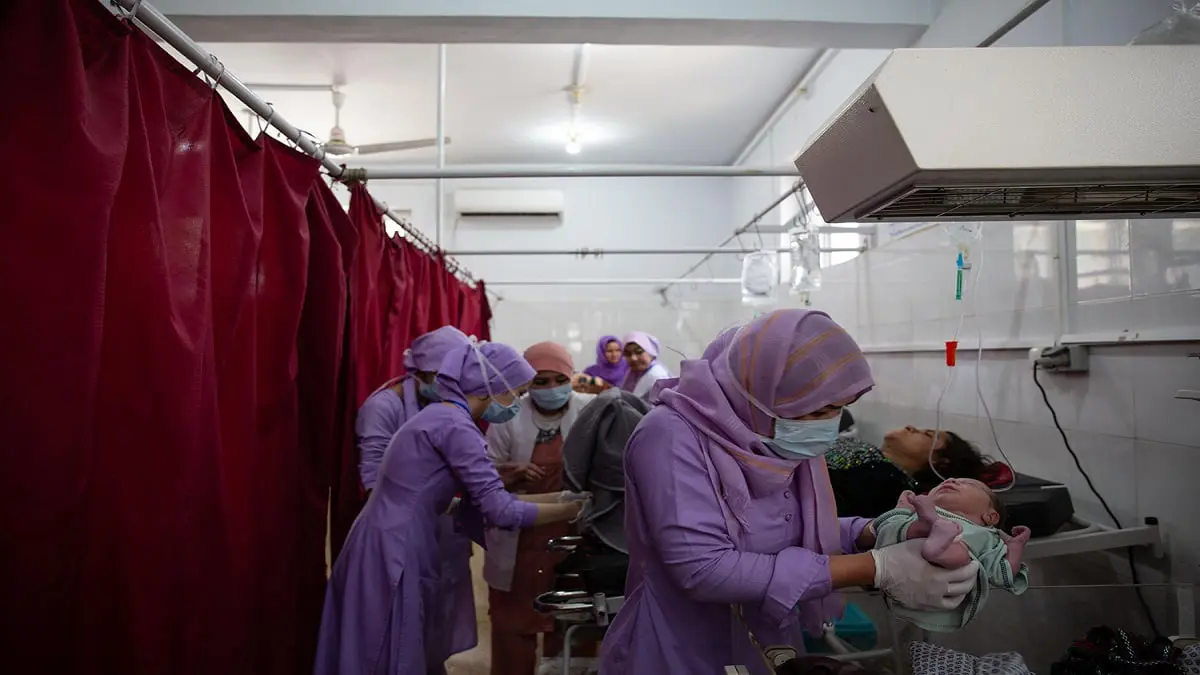 ممرضات الولادة على خط الموت الأمامي في أفغانستان