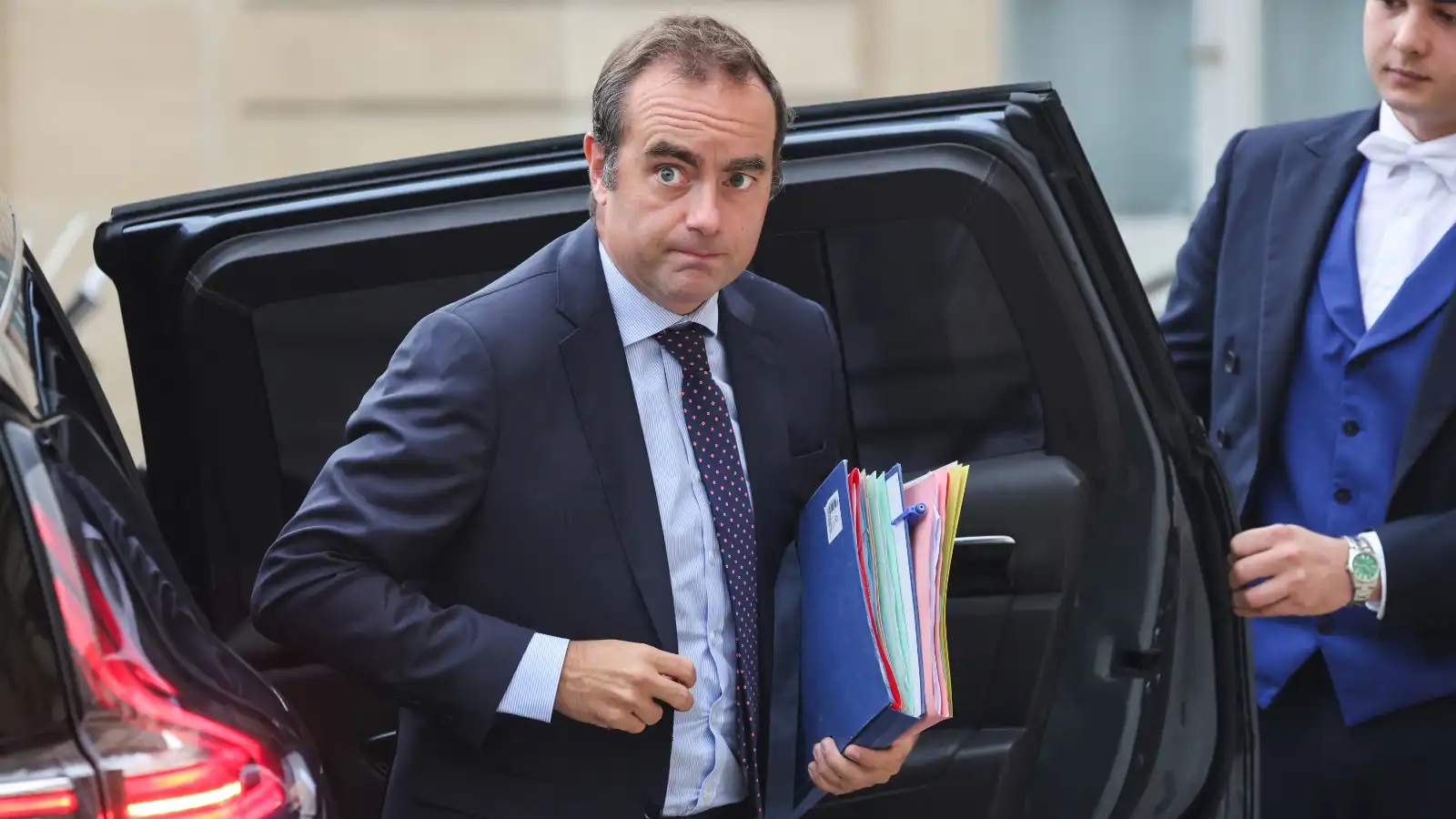 فرنسا.. ليكورنو أمام "فرصة أخيرة" لإنهاء الأزمة السياسية