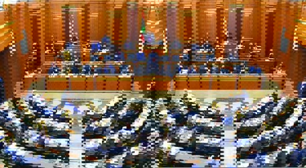 آن أَوان لبنان الدستور والنظام