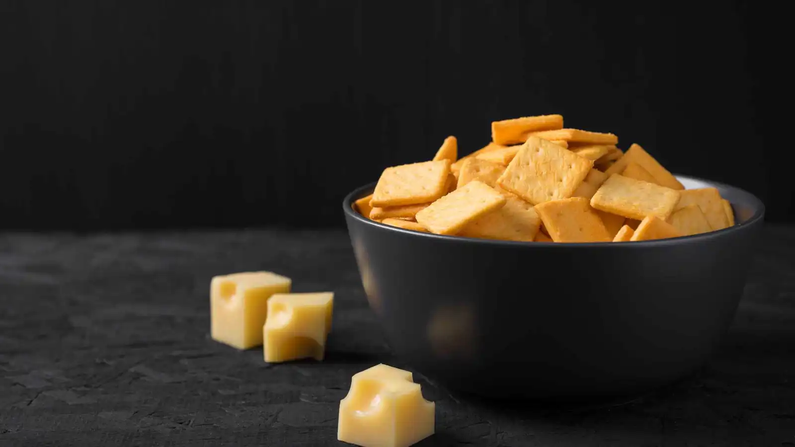 مقرمشات الجبن.. الوجبة الخفيفة التي تهدد ابتسامتك