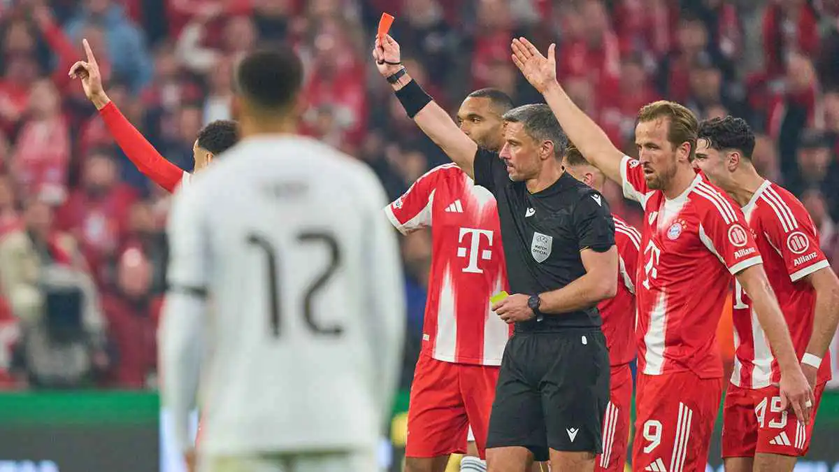 لقطة غيرت النتيجة.. قناة ريال مدريد تهاجم حكم مباراة بايرن ميونخ