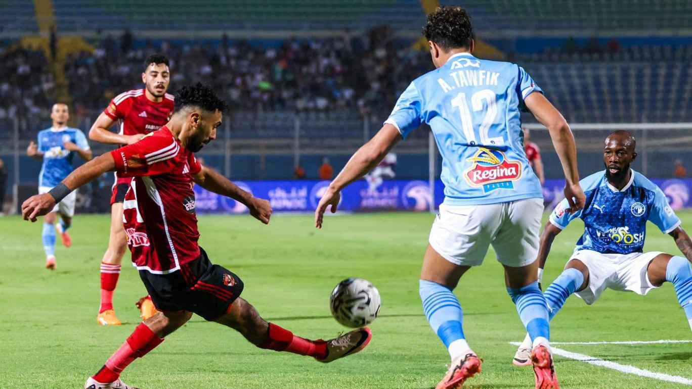 عمرك كبير.. بيراميدز يرفض ضم نجم الأهلي المصري 
