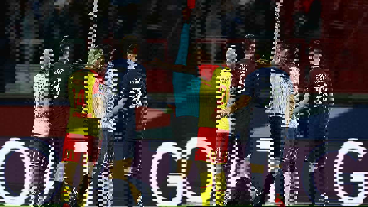 ساليس عبد الصمد يعتذر لأشرف حكيمي بعد تدخله المتهور.. والنجم المغربي يرد (شاهد)