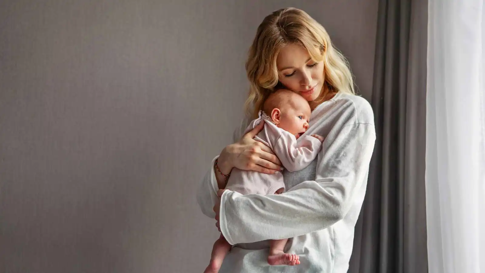 "الأبوة تغير دماغك".. لماذا يقل شعور الوالدين بالاشمئزاز؟