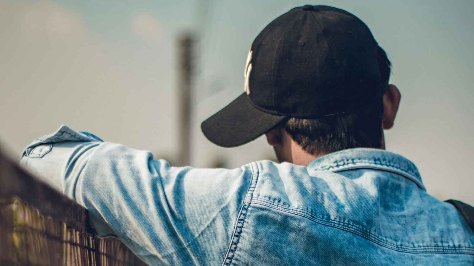 هل تسبب القبعة تساقط الشعر والصلع؟