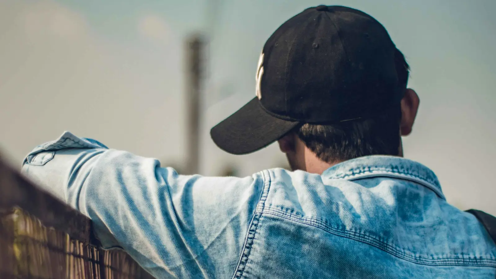 هل تسبب القبعة تساقط الشعر والصلع؟