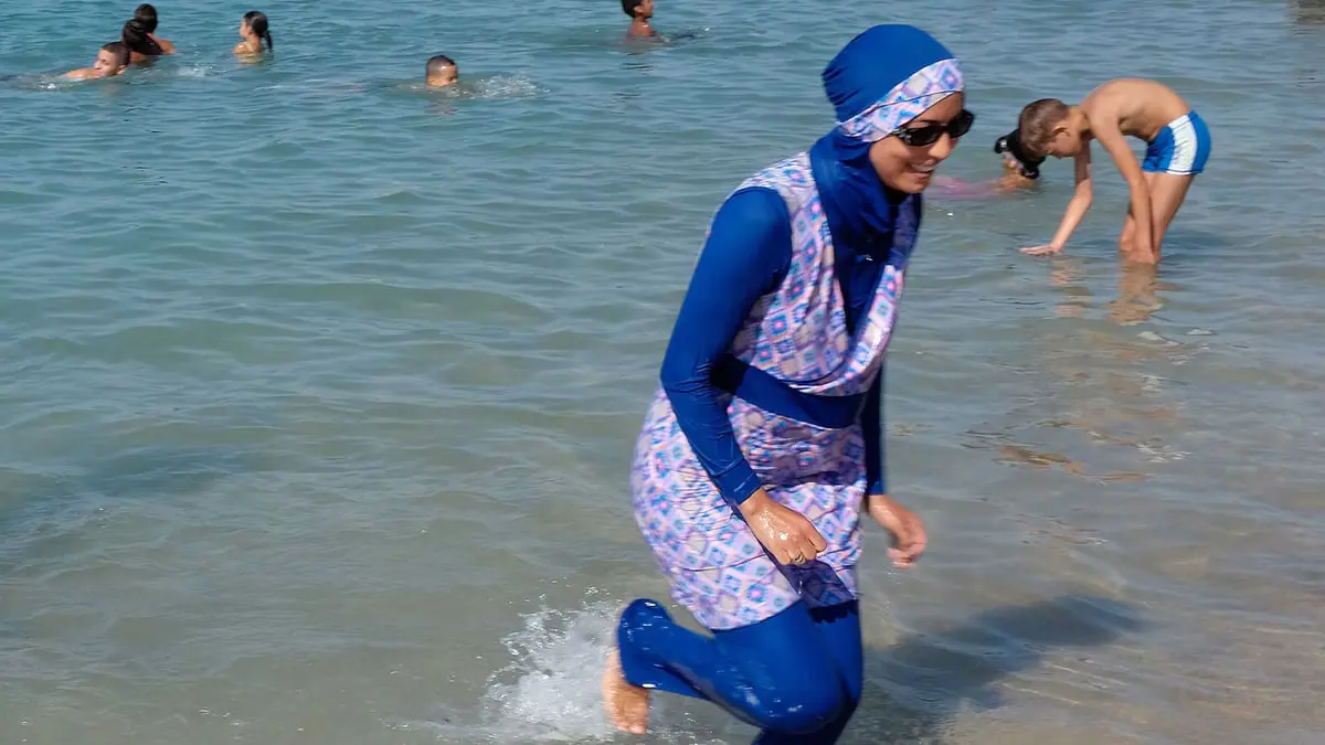 فرنسا.. أعلى محكمة إدارية تؤيد حظر "البوركيني" في مسابح غرونوبل