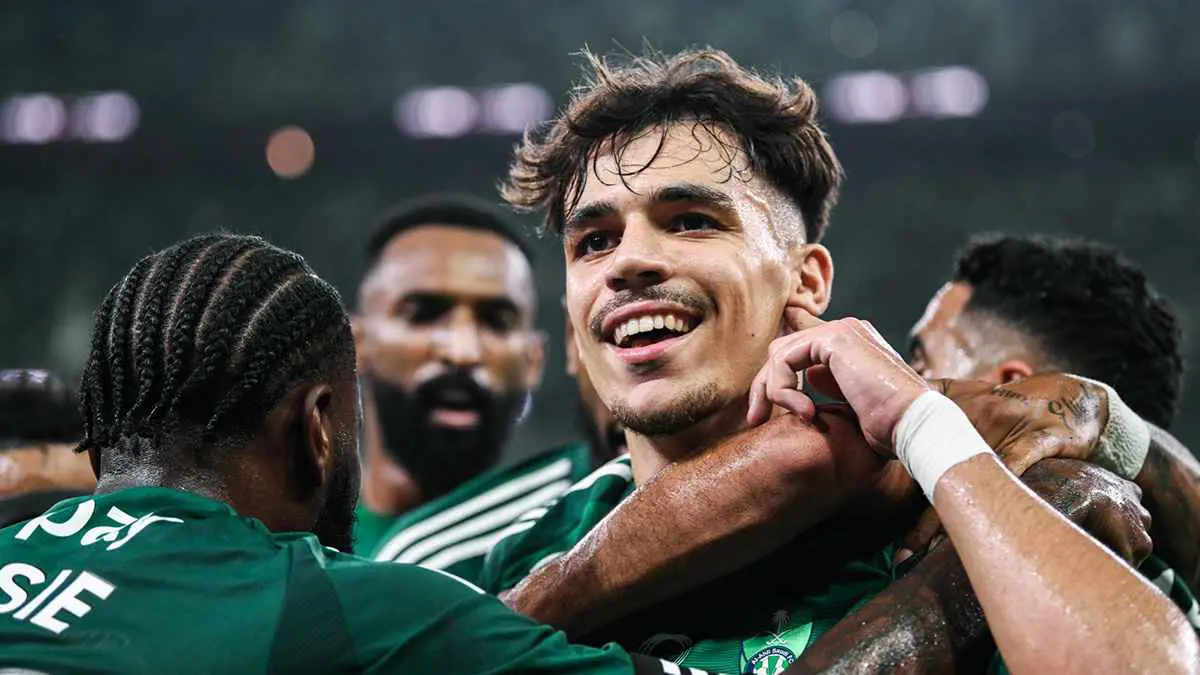 ريال مدريد ومانشستر سيتي يتنافسان على "جوهرة" الأهلي السعودي