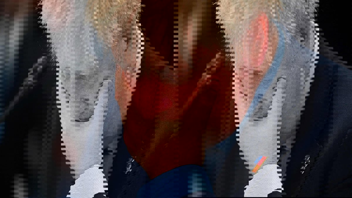 تكتيك روسي ينذر بحرب طويلة بأوكرانيا.. وجونسون في "ورطة" سياسية