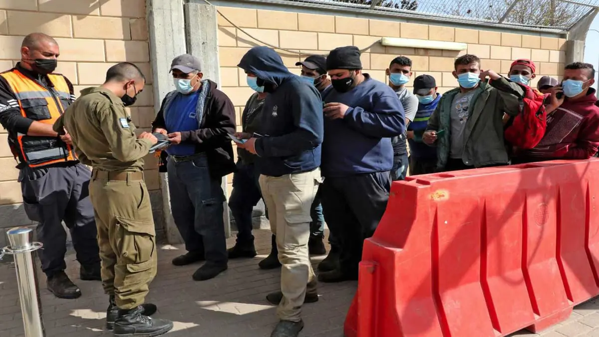 تقرير عبري: آلاف الغزيين يعملون في إسرائيل بلا حقوق