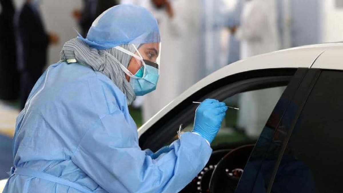 الإمارات تسجل وفاة واحدة و304 إصابات جديدة بكورونا