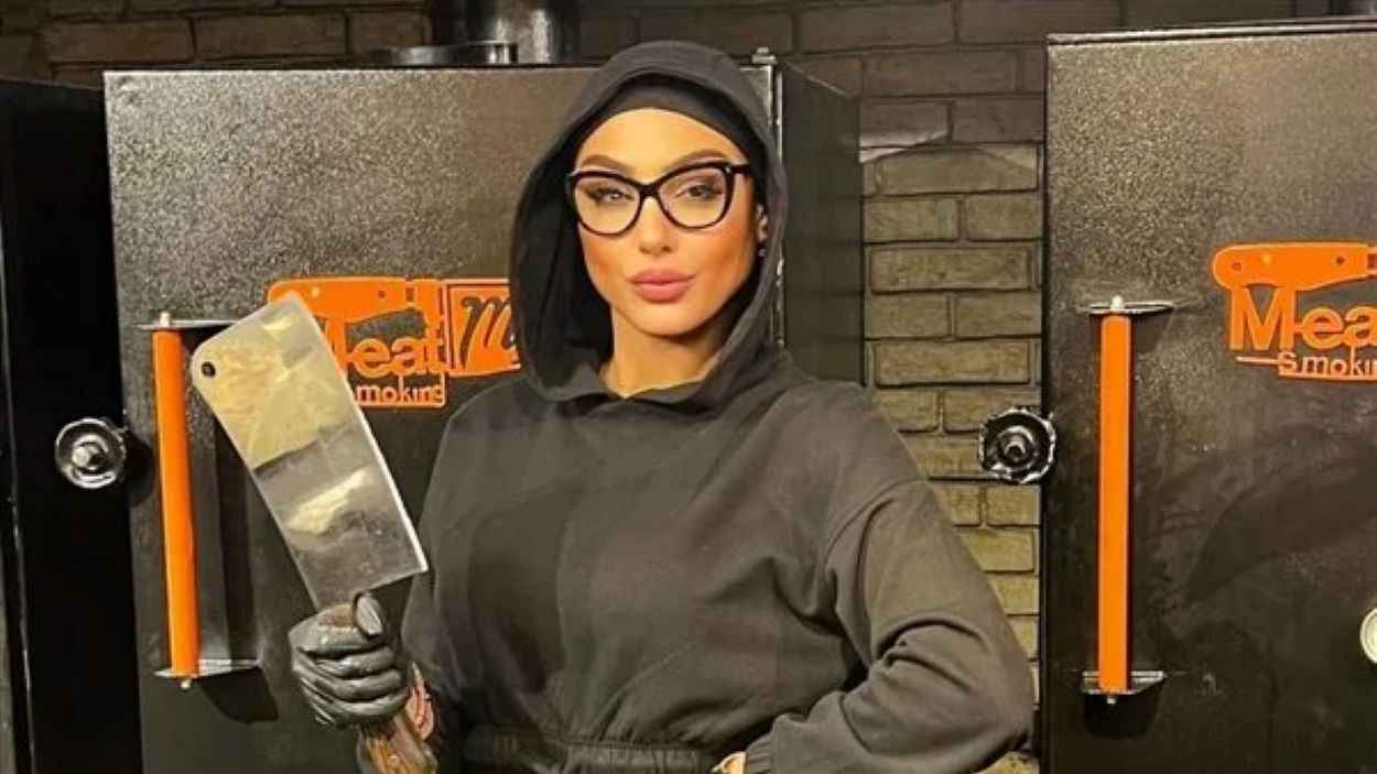 تفاصيل ضبط راقصة شهيرة بمواد مخدرة في مطار القاهرة