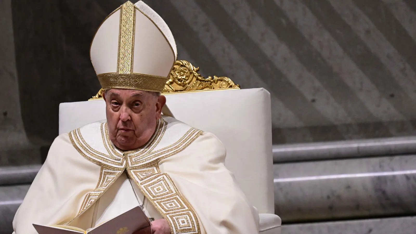 قلق بعد غياب البابا عن أبرز المناسبات الكاثوليكية السنوية