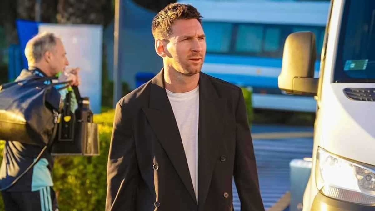 "فاموس".. أول تفاعل من ميسي مع ناديه الجديد كورنيا الإسباني (صورة) 