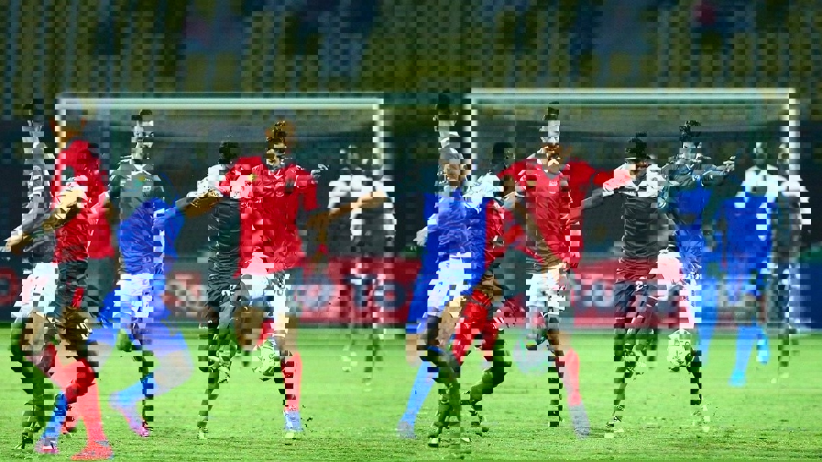 مدرب الأهلي المصري يطلب مهاجمًا ومدافعًا.. وتأجيل صفقة كهربا وعقوبات على أزارو وفتحي وربيعة