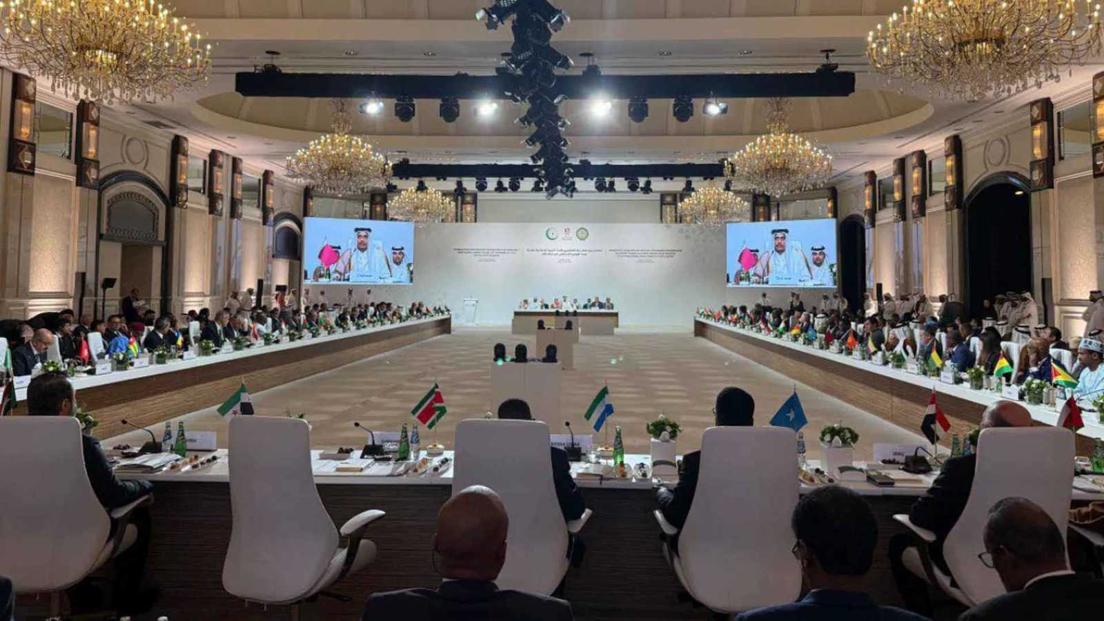 قمة الدوحة تدعو إلى وحدة الصف بمواجهة العدوان الإسرائيلي