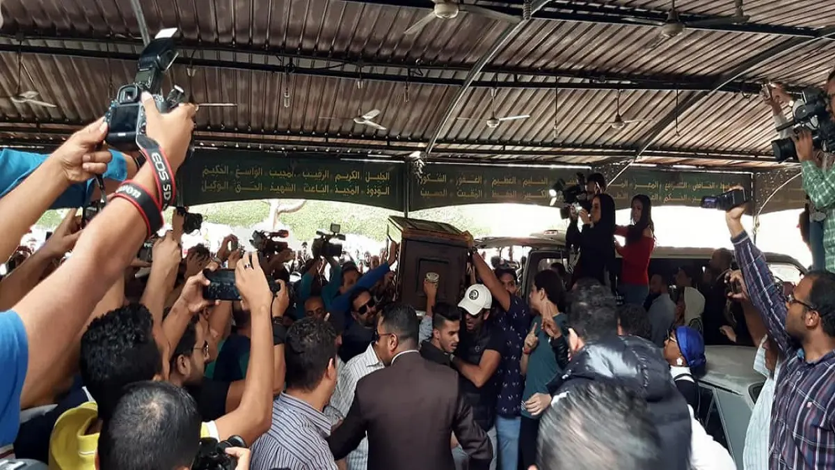 نجوم الفن يُشيّعون جثمان هيثم أحمد زكي (صور)