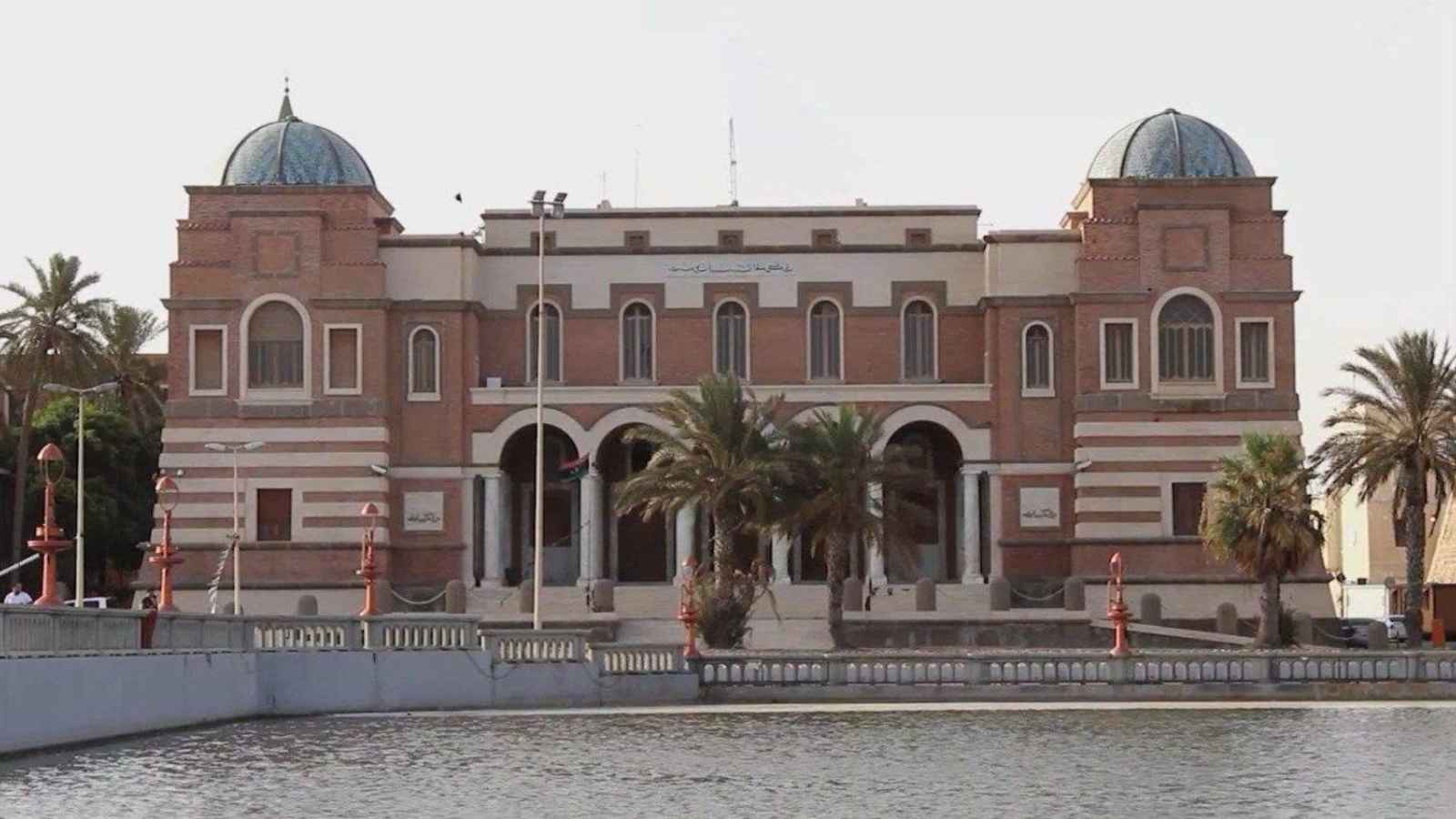 محافظ المصرف المركزي: ليبيا لا تزال معزولة عن البنوك الأجنبية