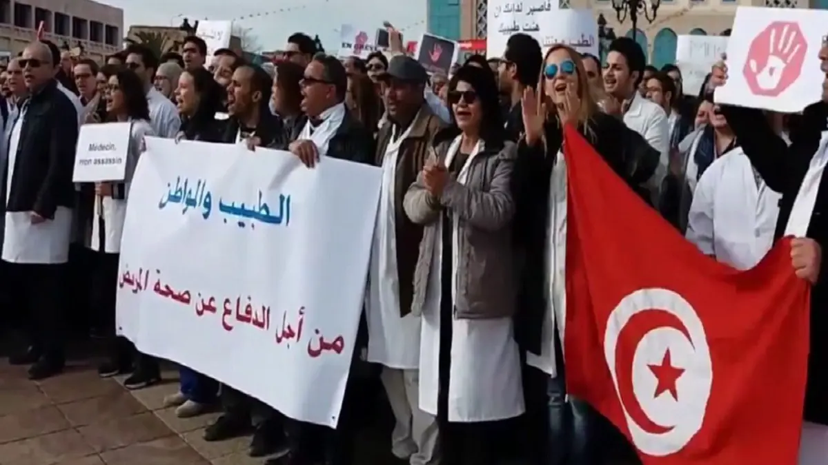 إضراب مئات الأطباء يربك القطاع الصحي في تونس