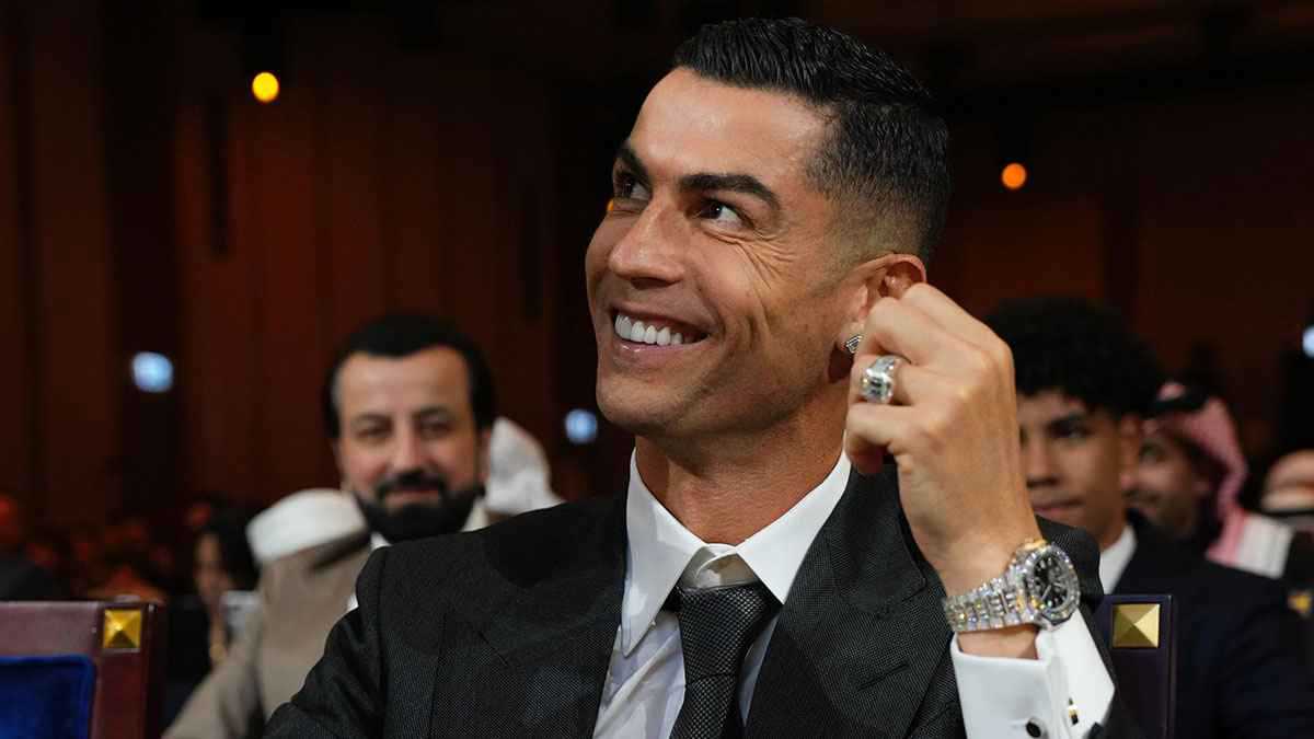 ثمنه أكبر من طاقته.. هل يستطيع كريستيانو رونالدو شراء مانشستر يونايتد؟