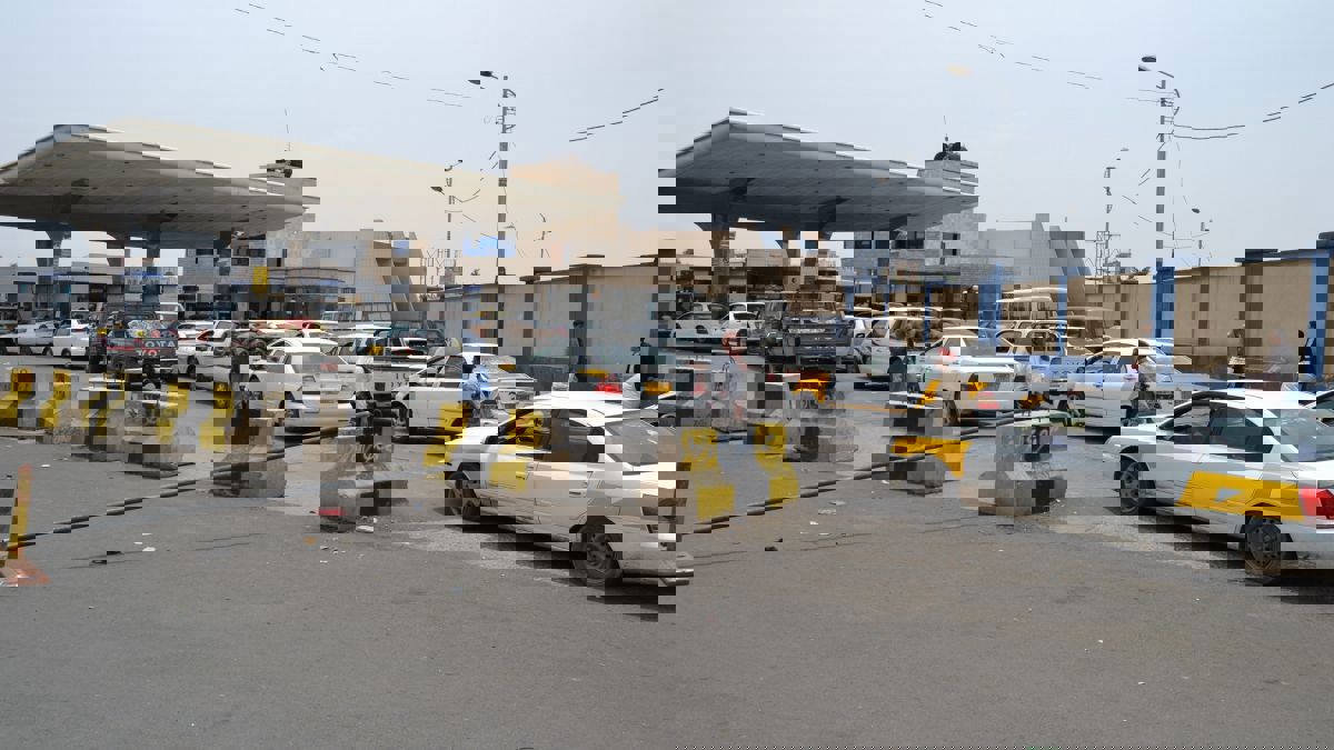أزمة مشتقات نفطية في صنعاء.. واللجنة الاقتصادية تتهم الحوثيين باختلاقها
