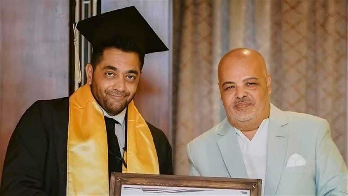 بعد نفي الجامعة البريطانية.. دكتواره أحمد فلوكس الفخرية تُثير ضجة واسعة