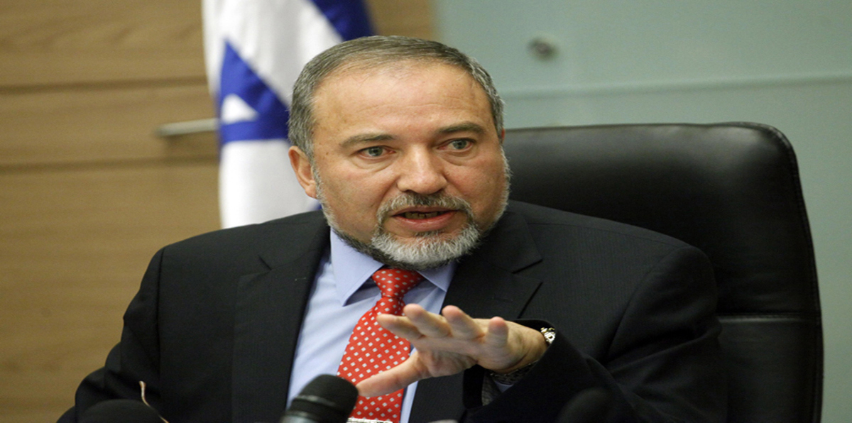 ليبرمان يتهم الرئيس الفلسطيني بدفع حماس للمواجهة مع إسرائيل